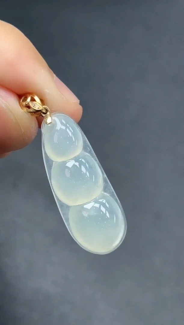 18K金镶嵌挂件翡翠福豆（小）