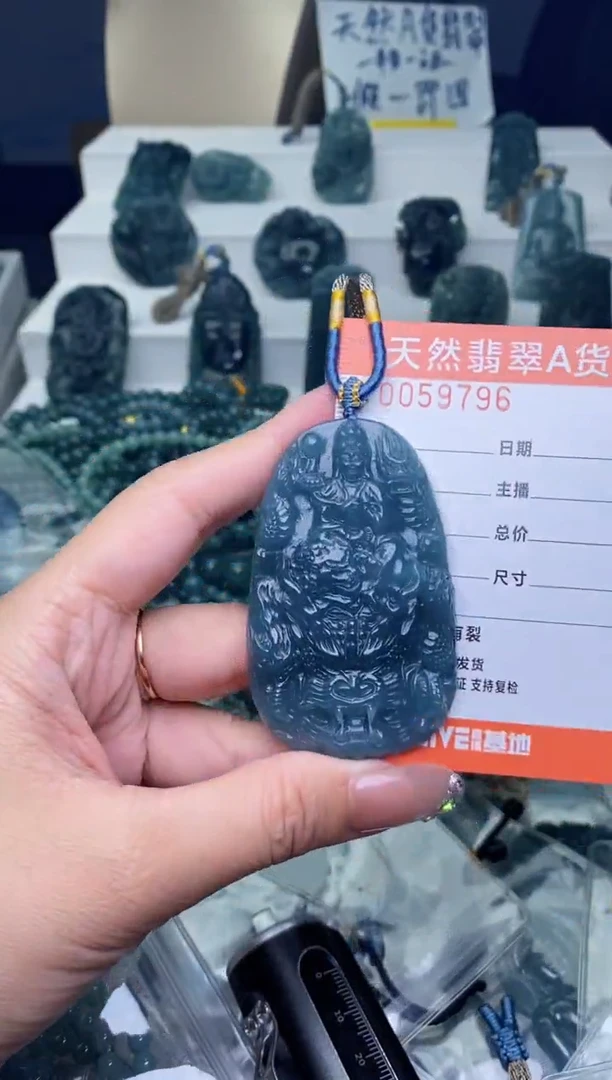 翡翠未镶嵌颈饰