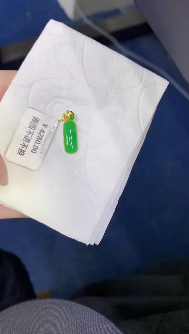 颈饰18K金镶嵌翡翠缅甸天然翡翠A货