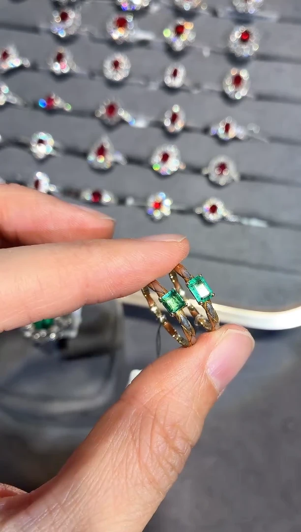 18K金镶嵌戒指祖母绿【闪购】不低于0.45ct/七天鉴赏/多样性发其一