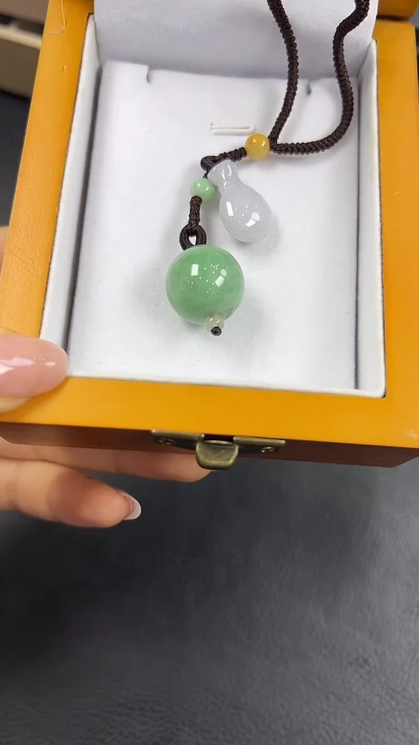 翡翠挂件未镶嵌包挂