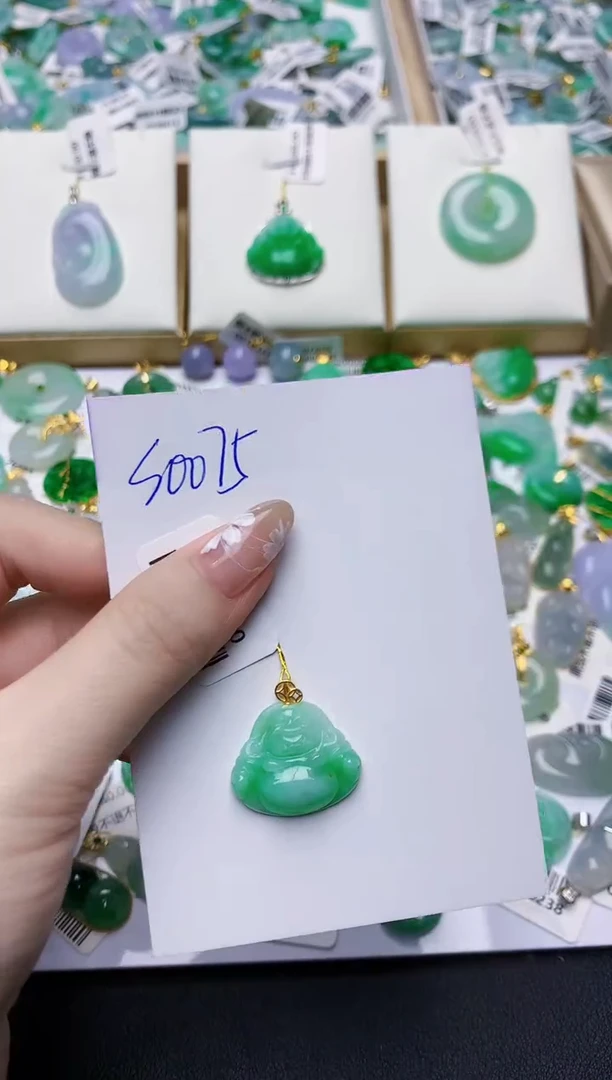 翡翠18K金镶嵌颈饰0000000000