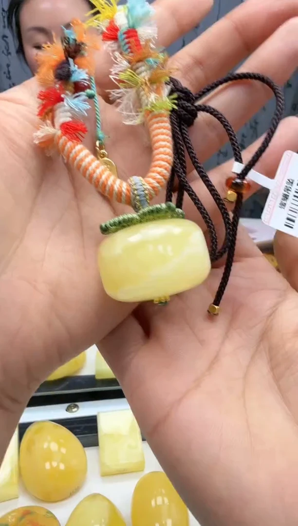 裸石琥珀未镶嵌如图