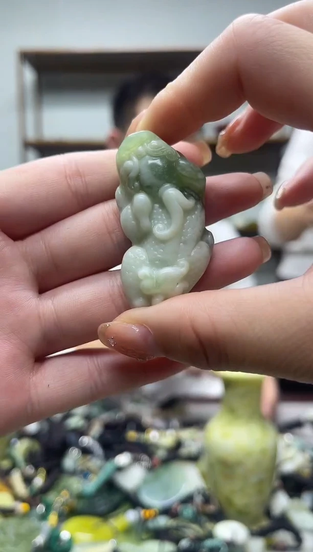 未镶嵌岫玉吊坠·