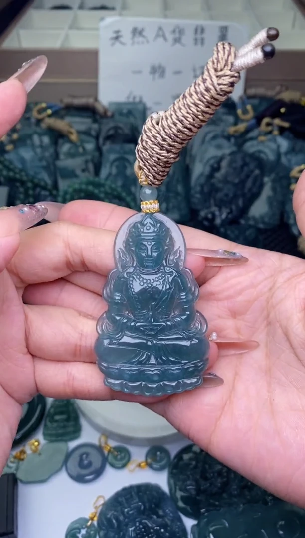 颈饰未镶嵌翡翠