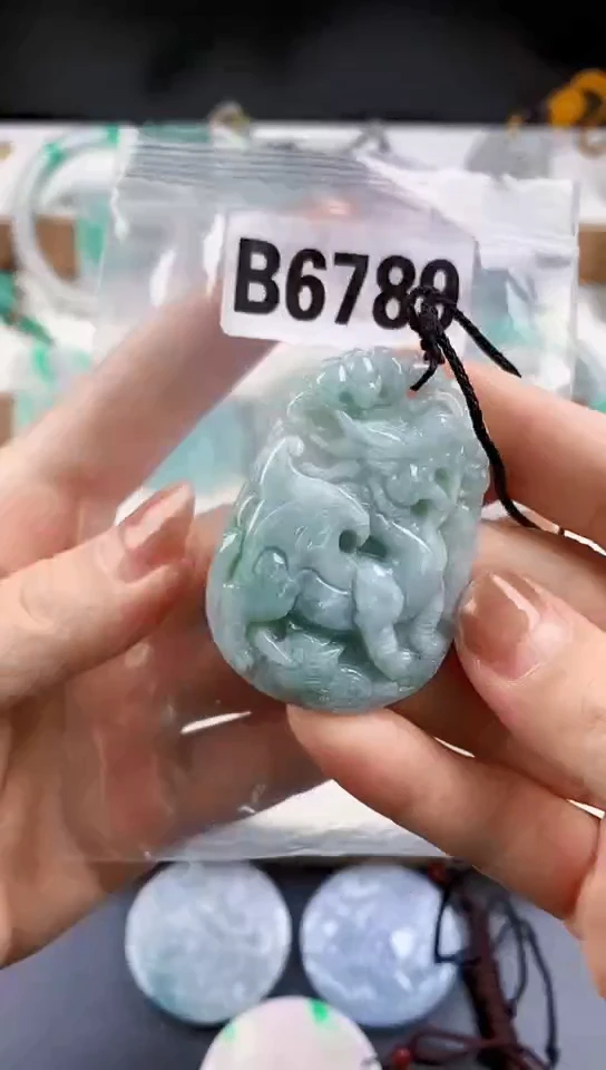颈饰未镶嵌翡翠天然翡翠吊坠挂件