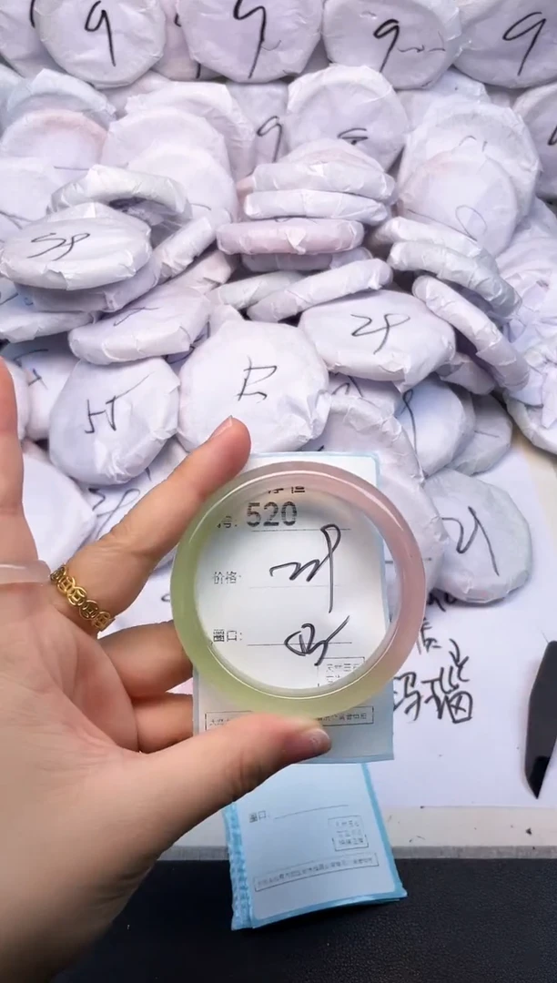 玛瑙/玉髓手镯未镶嵌520