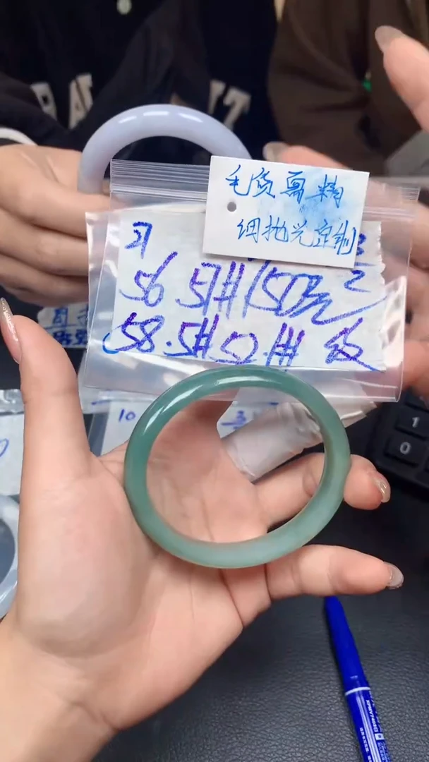 【闪购商品】定制翡翠未镶嵌27毛货需精细抛光手镯多样性拍一发一