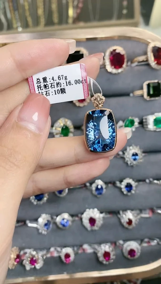 18K金镶嵌吊坠托帕石·