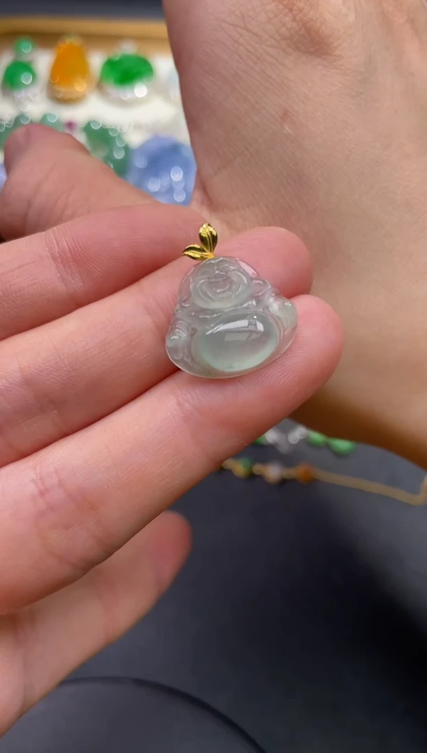 翡翠18K金镶嵌颈饰30.......