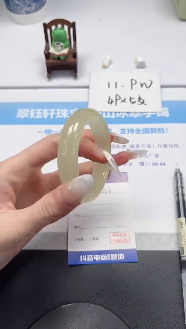 【闪购商品】石英质玉手镯未镶嵌V422-54