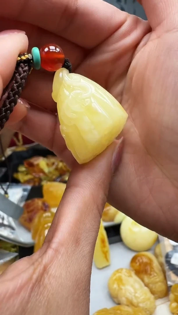 【闪购商品】琥珀裸石未镶嵌挂坠