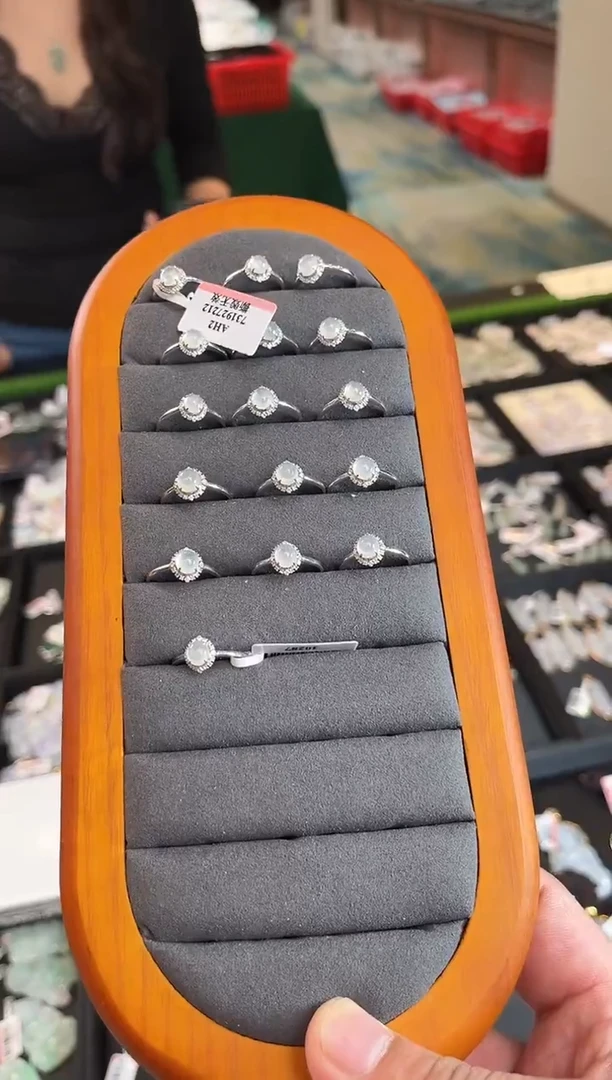 18K金镶嵌戒指翡翠10287/多样性发一个