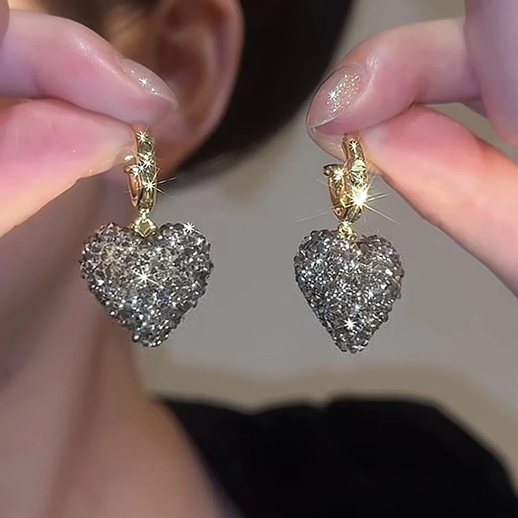 铜合金耳饰 【心意】轻奢设计感精致小众黑色冷淡风简约爱心耳钉ins