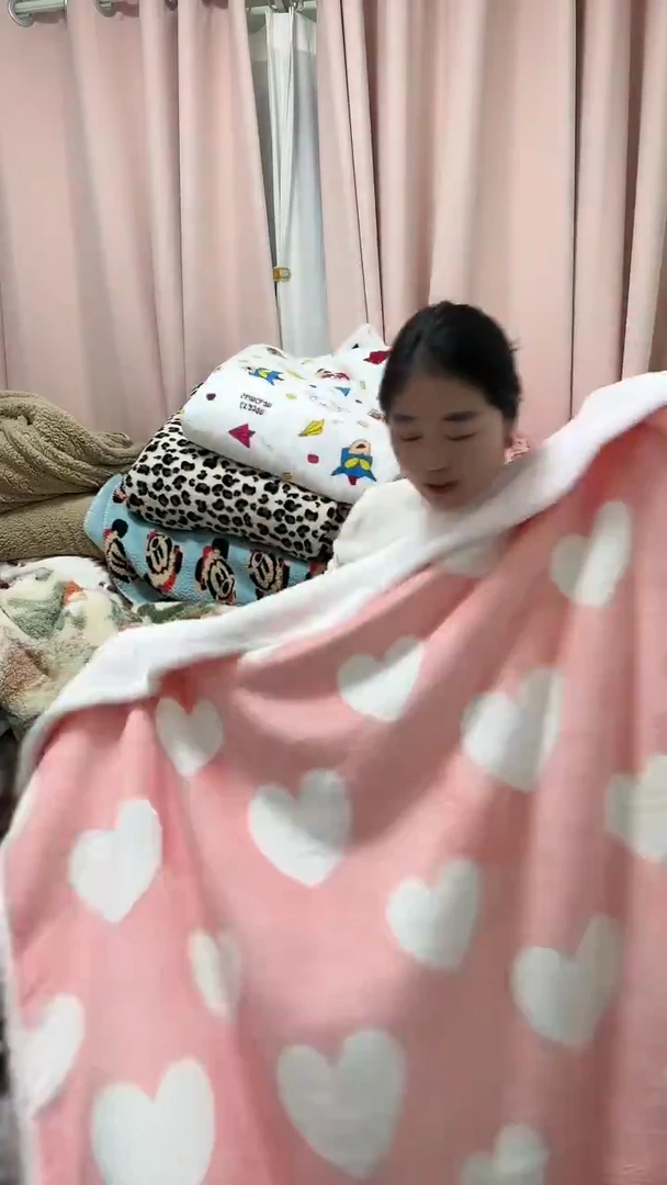 聚酯纤维1.8-2折边-粉白爱心-盖毯-瑕疵款