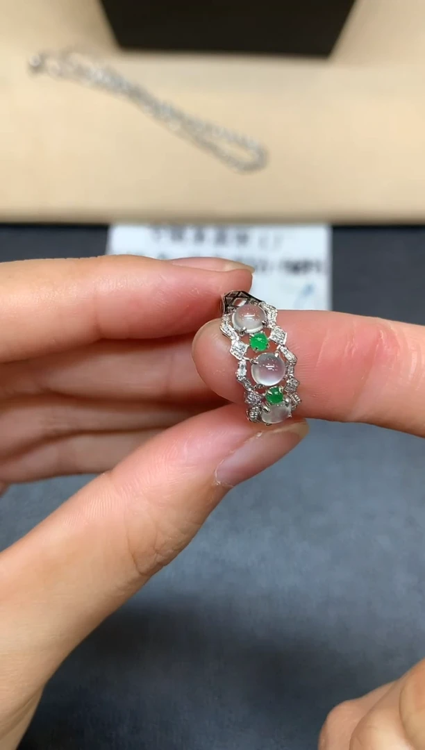 18K金镶嵌戒指翡翠蛋面【无服务费