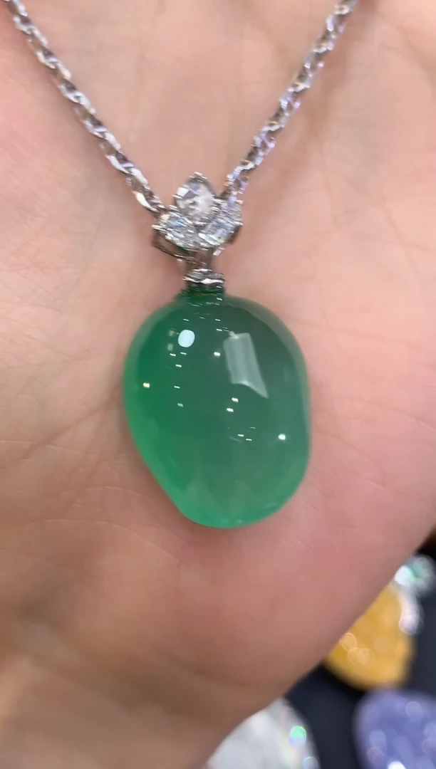 吊坠(不含链)18K金镶嵌翡翠暗**人q90