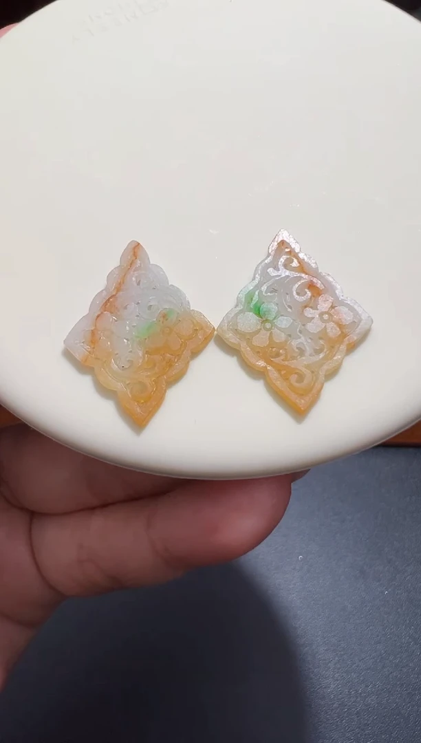 未镶嵌定制翡翠25.9*19.8*1.9一对