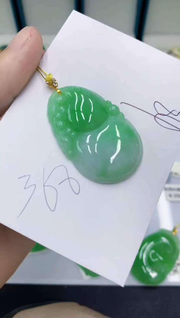 颈饰18K金镶嵌翡翠翡翠