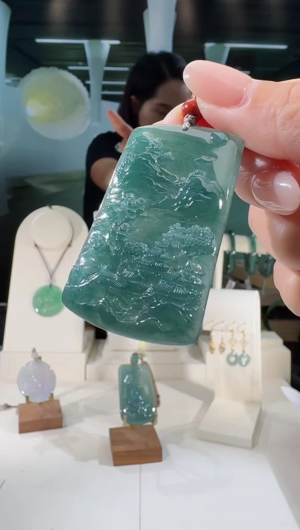 翡翠未镶嵌吊坠(不含链)山水牌
