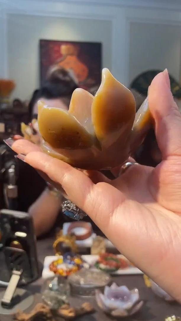 水晶摆件未镶嵌米***宝莲花摆件