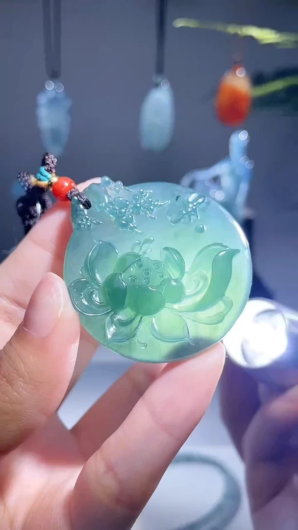 颈饰未镶嵌翡翠花牌