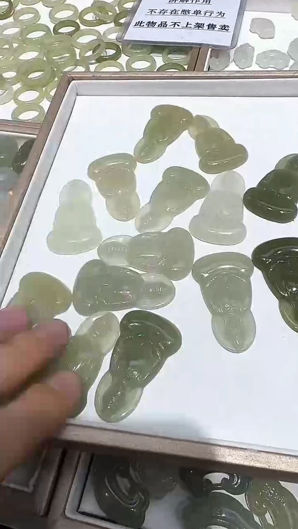 和田玉未镶嵌吊坠(不含链)观音多样性发货发其一