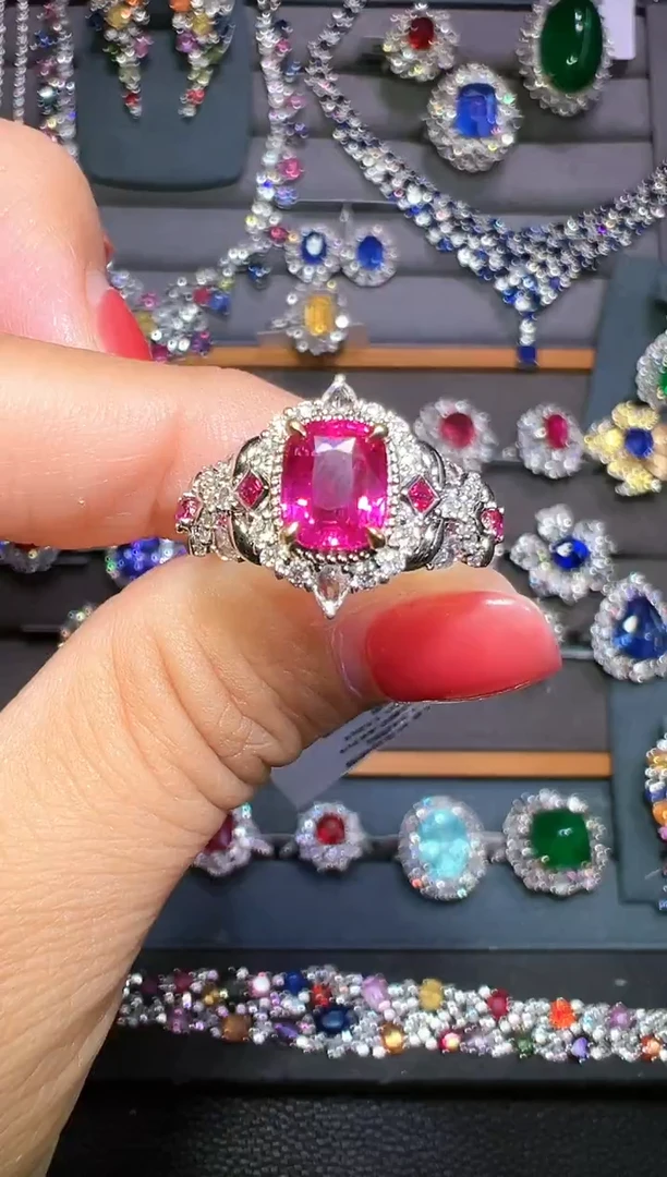 戒指彩色蓝宝石18K金镶嵌1.54ct/吉尔德/热粉色