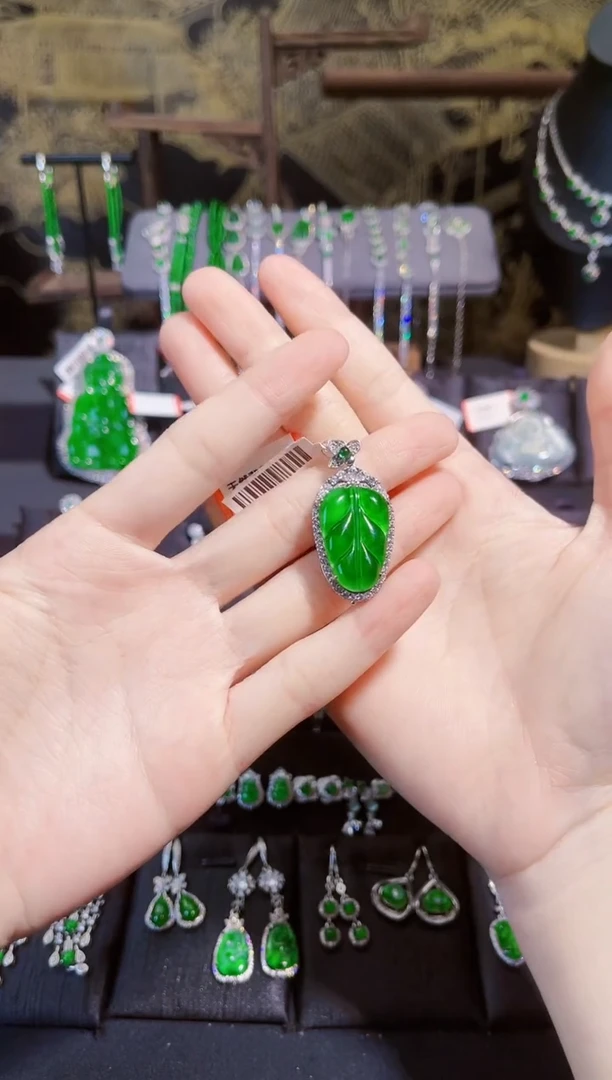 【闪购商品】翡翠颈饰银S925镶嵌叶子吊坠