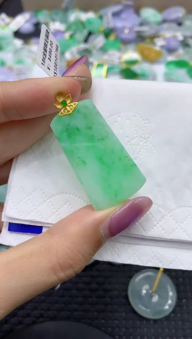 颈饰18K金镶嵌翡翠天然缅甸翡翠A货