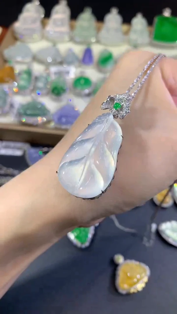 吊坠(不含链)18K金镶嵌翡翠55-叶子（不含链和扣