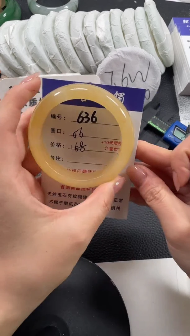 【闪购商品】石英质玉手镯未镶嵌56