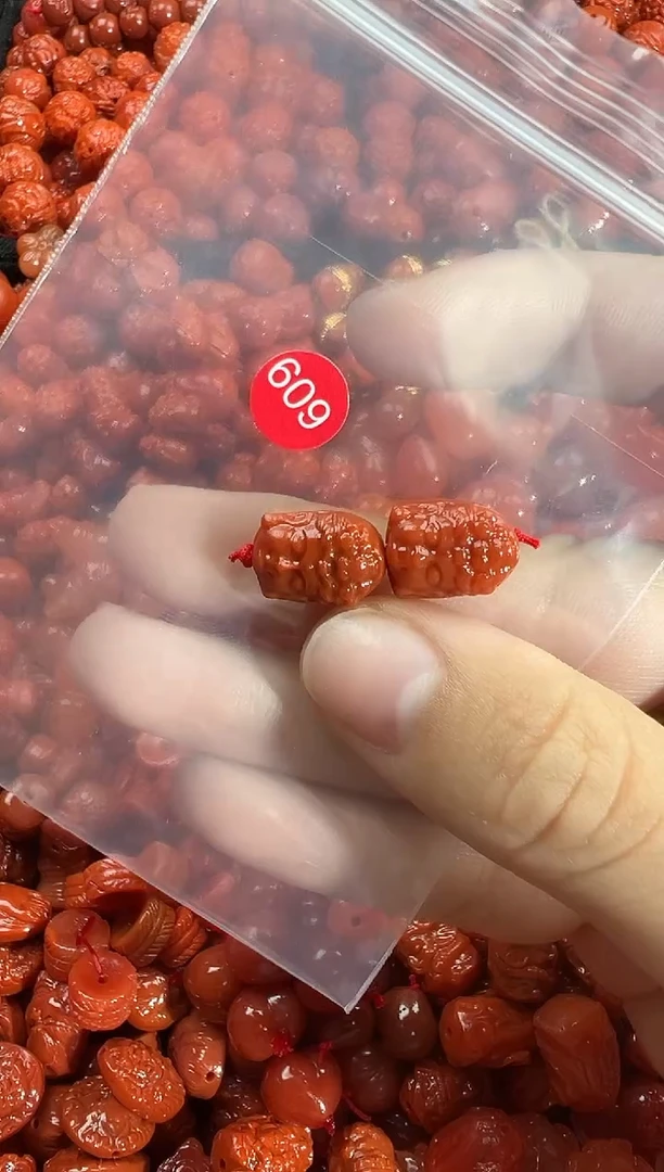 颈饰未镶嵌南红玛瑙1