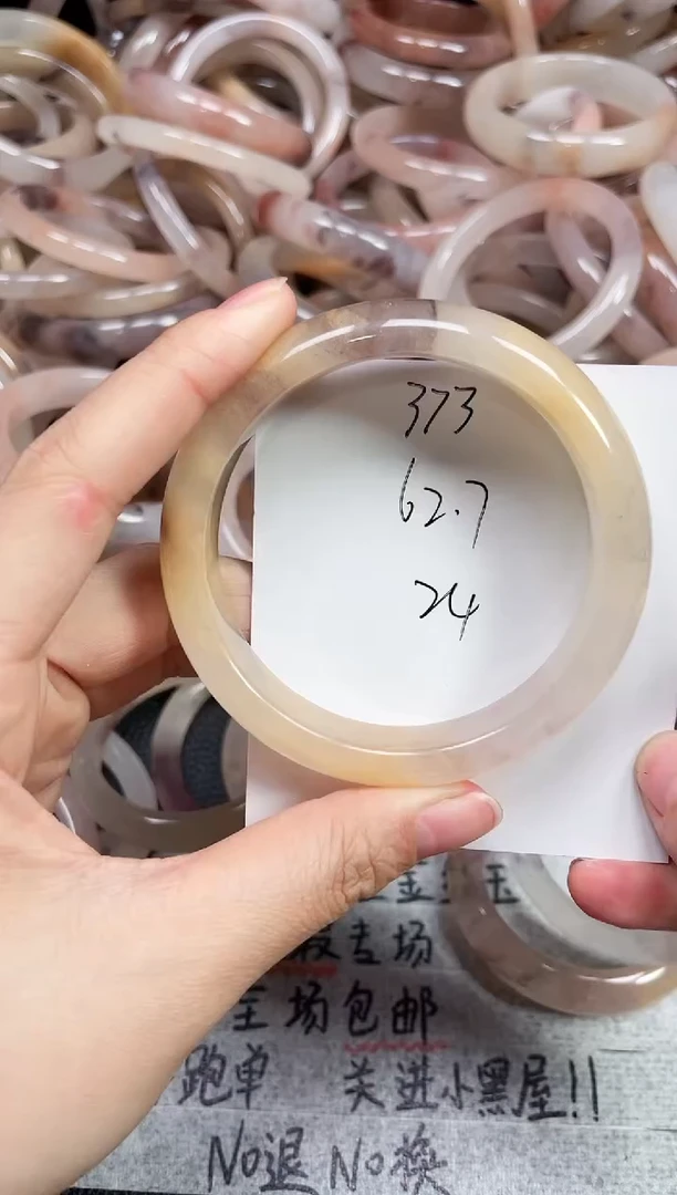 未镶嵌手镯石英质玉373