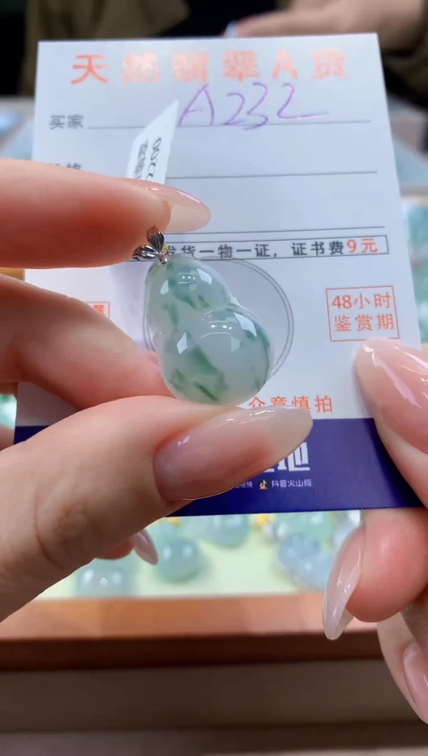 翡翠18K金镶嵌颈饰天然缅甸a货翡翠