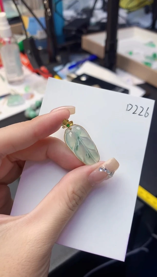 颈饰18K金镶嵌翡翠1111111