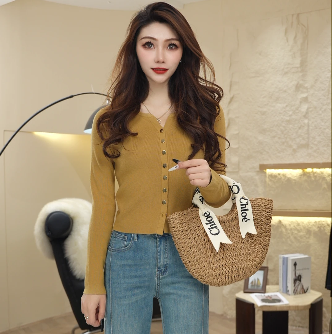 时尚不规则针织衫设计感V领女长袖2025春季新款法式修身上衣6788