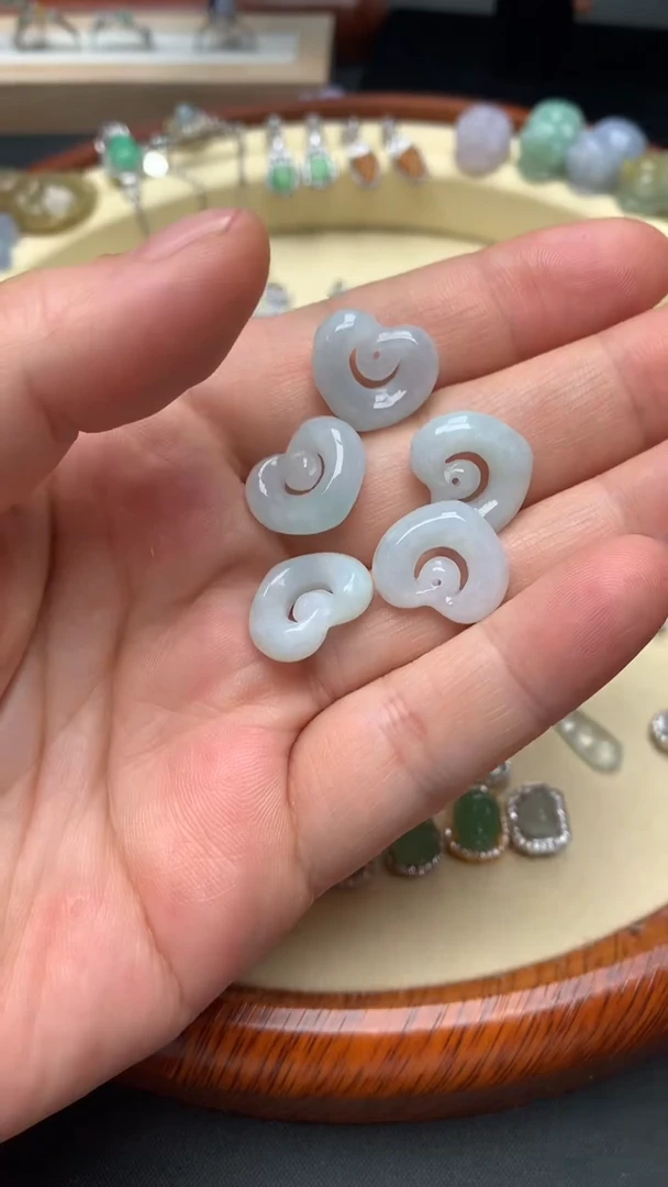 【闪购商品】翡翠裸石翡翠桃心5个