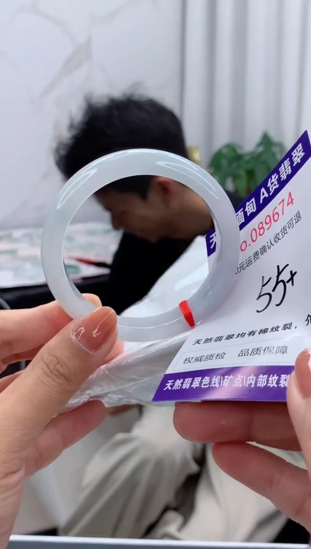 未镶嵌手镯翡翠有纹，完美者勿拍
