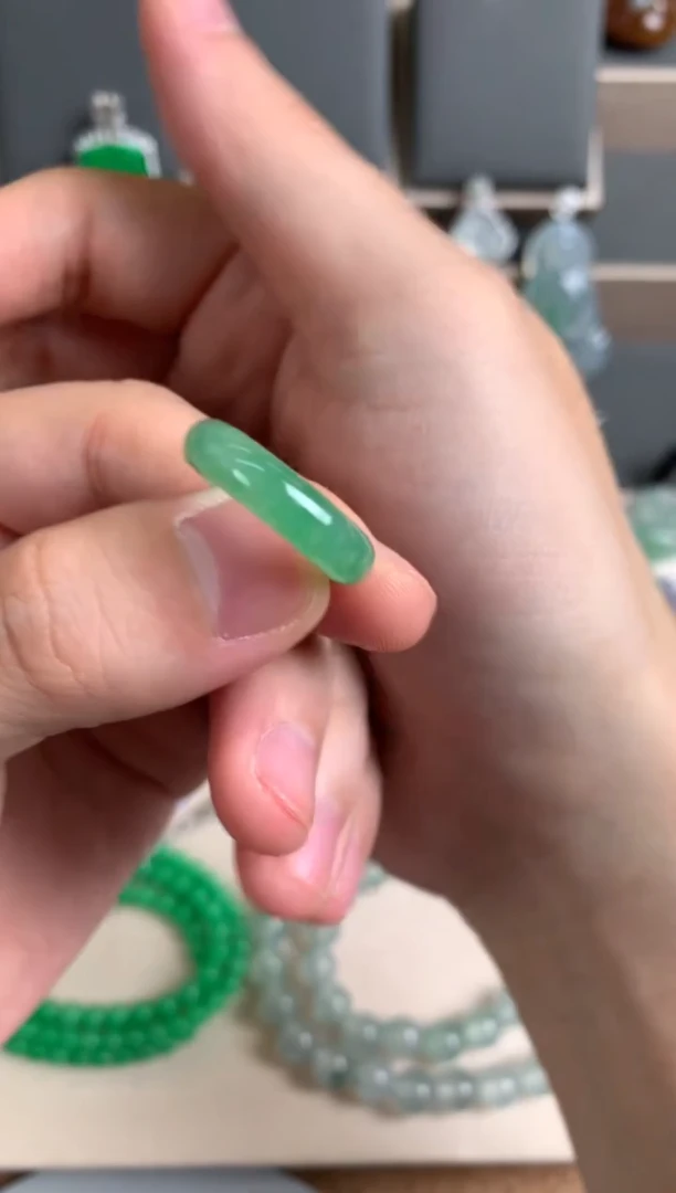 未镶嵌定制翡翠裸玉