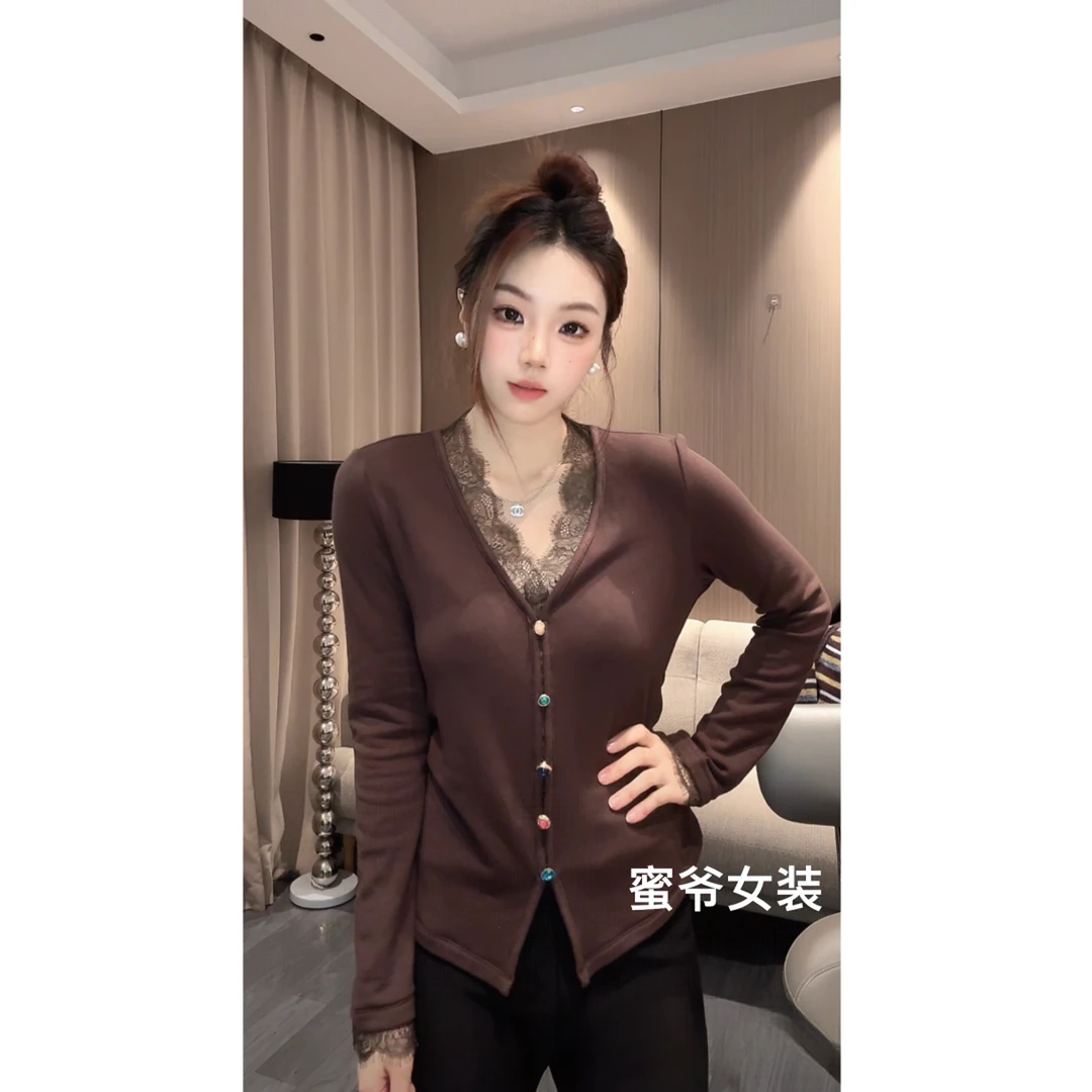 【蜜爷家】秋冬蕾丝拼接v领彩扣上衣5577#