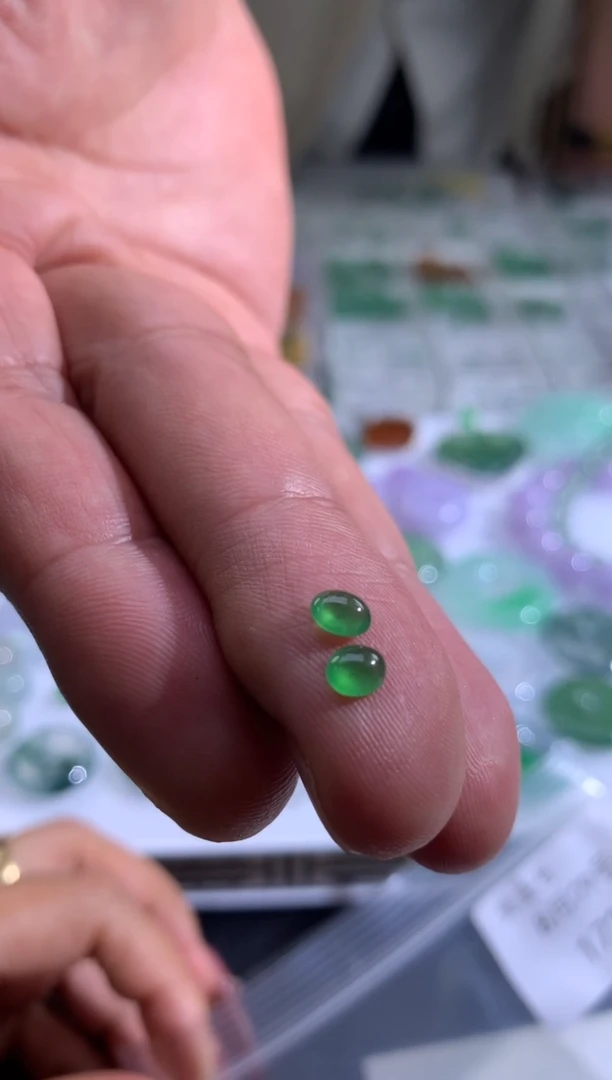 未镶嵌定制翡翠辰*仔翡翠