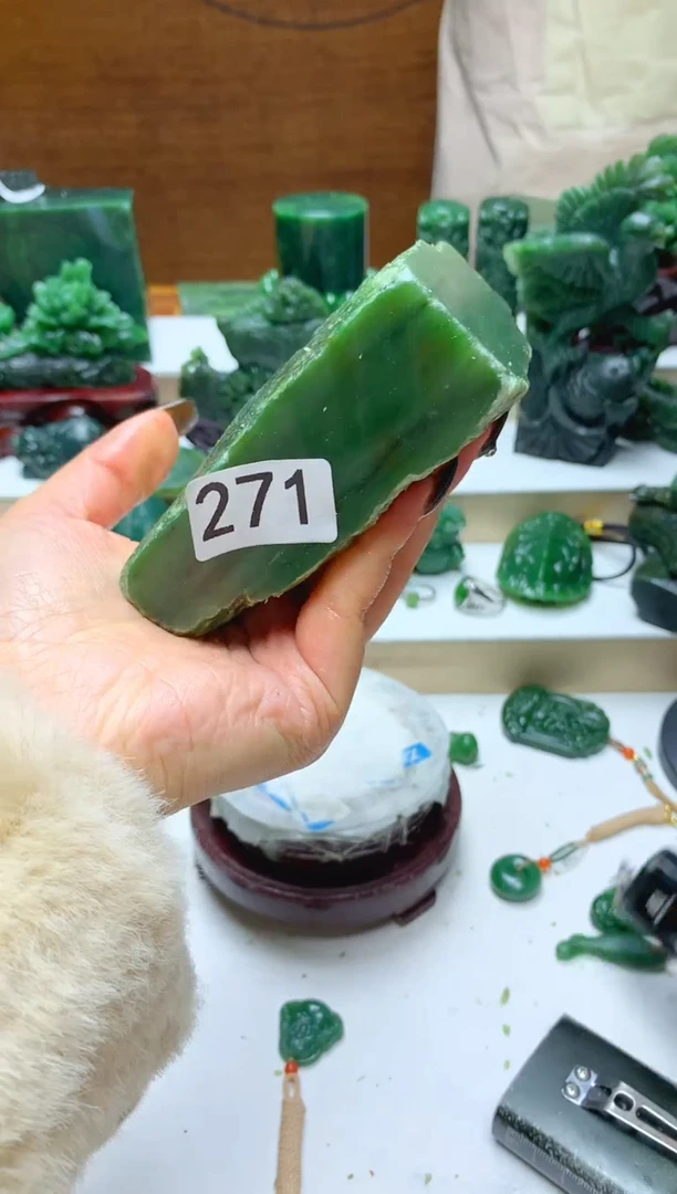 未镶嵌和田玉摆件1