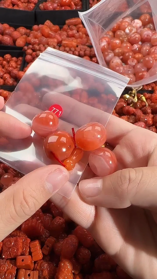 颈饰未镶嵌南红玛瑙1