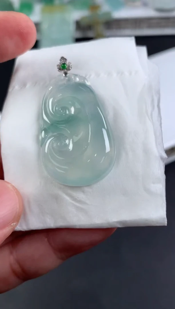 颈饰18K金镶嵌翡翠翡翠