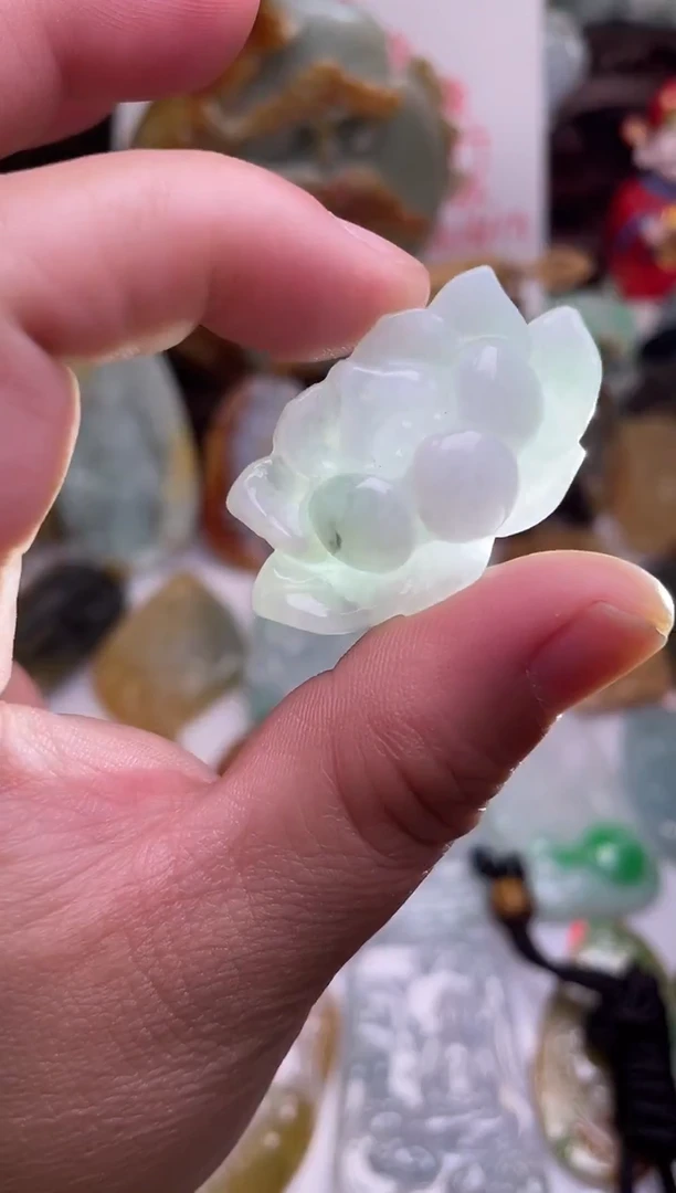 颈饰未镶嵌翡翠荷花