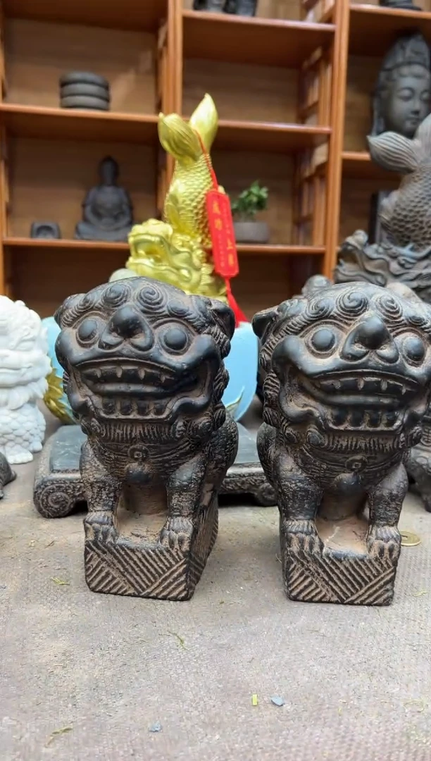 陶土【火山泥】案头狮一对