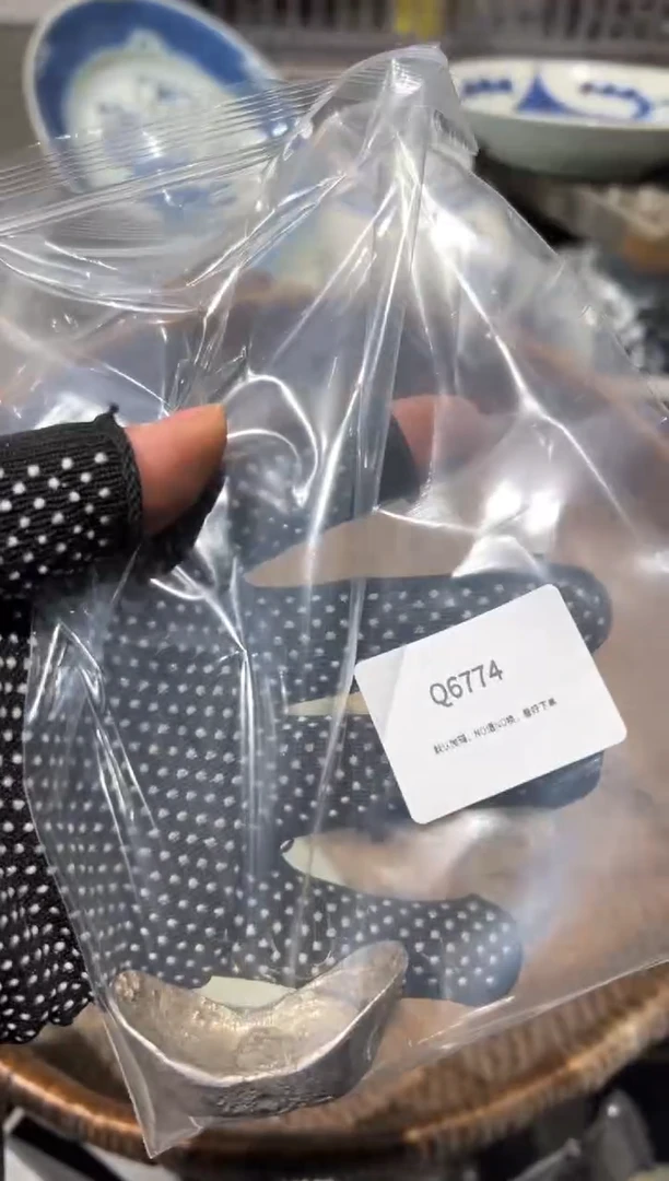 沐*秒拍秒付瓷铜摆件