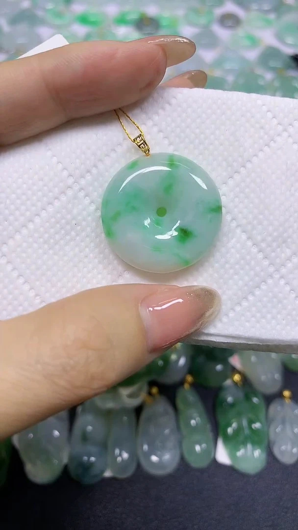 颈饰18K金镶嵌翡翠天然翡翠A货