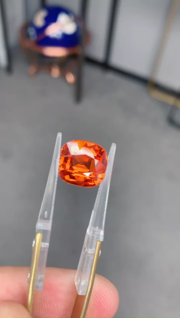 未镶嵌裸石石榴石（芬达石）8.3ct 芬达石
